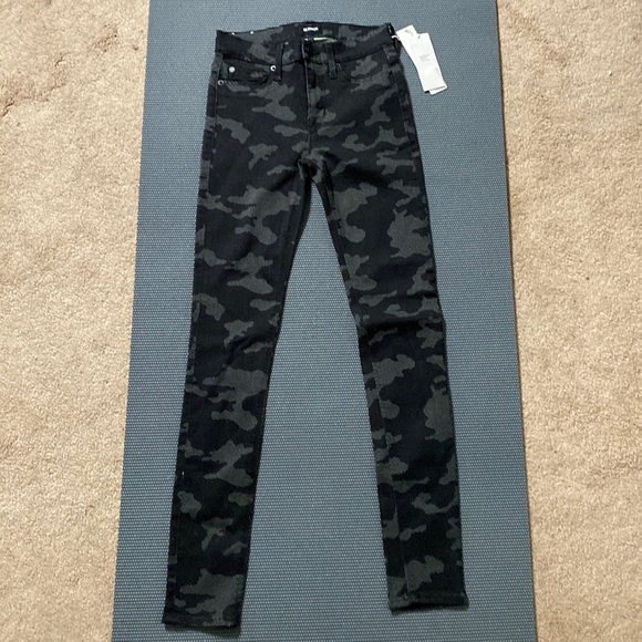 Hudson Jeans Denim - NWT Hudson Jeans Size 24 Skinny Leg Cut Mid Rise Waist Black Camo Print Denim